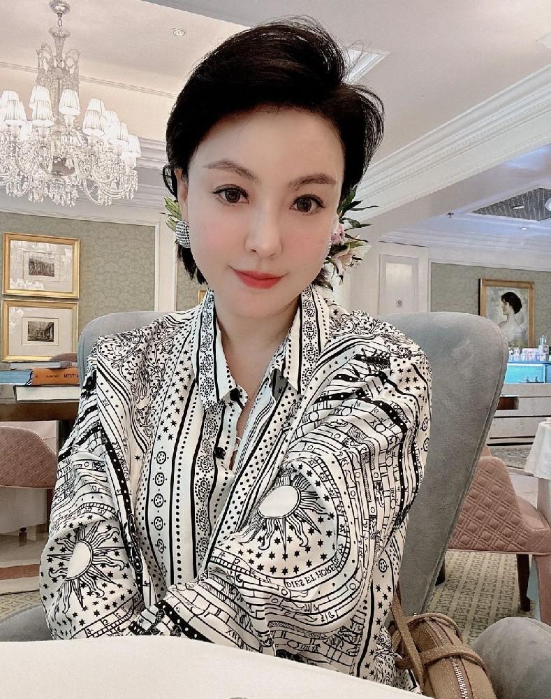 A401 照片1219张 视频45个 中国女 成熟阿姨 气质富婆 生活日常 旅游