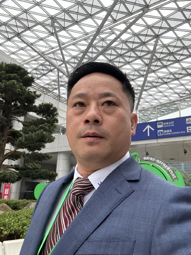 D868 照片304张 视频55个 中国男 成熟大叔 西装 生活日常 真实