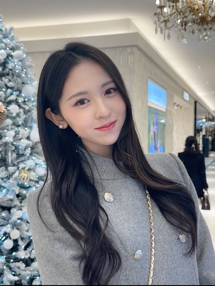 A2197 照片2669张 视频318个 日本 气质美女 职业模特 生活日常 旅游 自拍多 自拍视频多 有多个对镜打招呼的长视频 适合虚拟视频