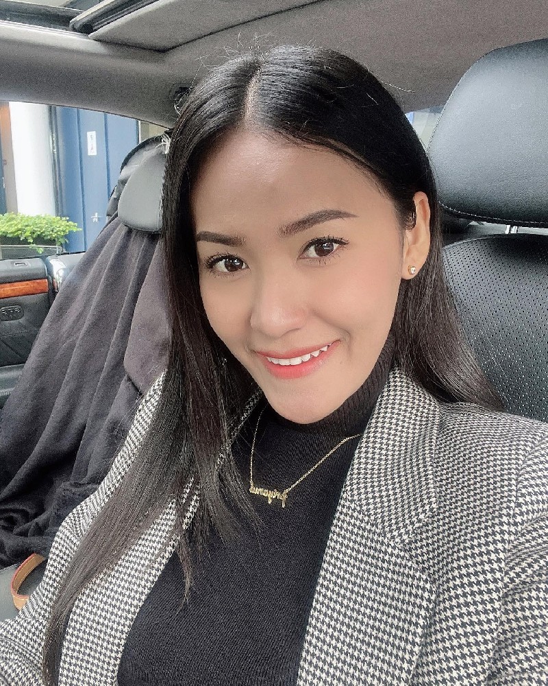 A2203 照片7408张 视频251个 泰国 少妇宝妈 保险业务员 生活日常 旅游 带娃 工作 正装 生活素材丰富 自拍多