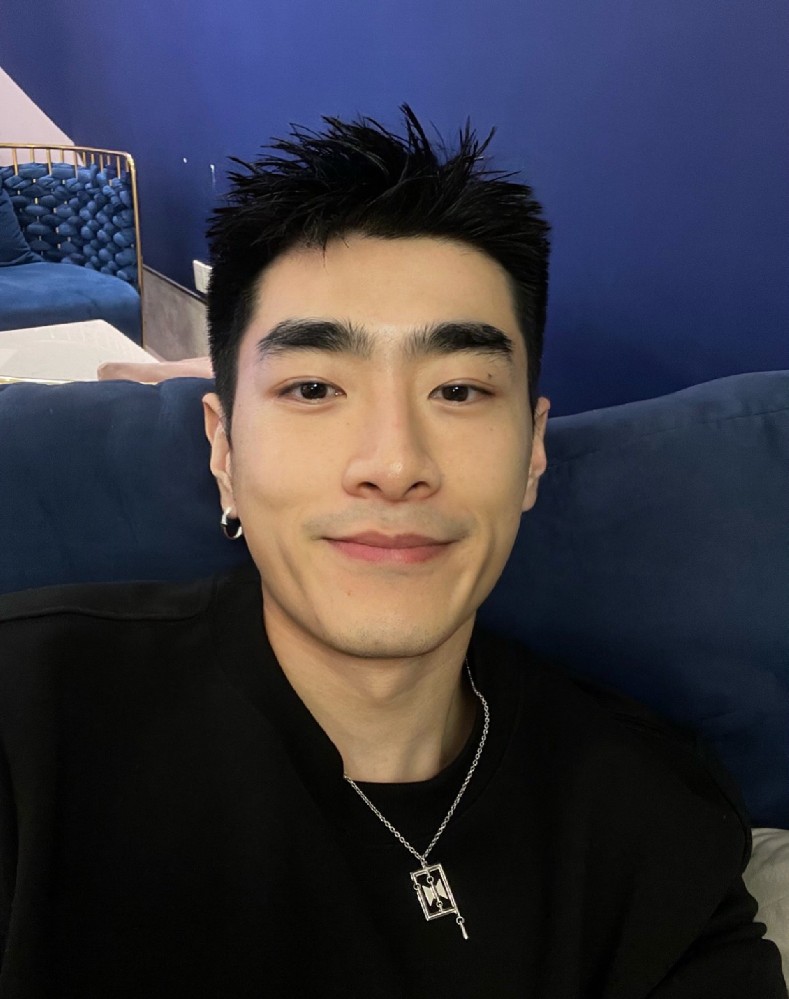 D069 照片1449张 视频411个 中国男 阳光气质帅哥 生活日常 旅游 健身 宠物狗 生活素材丰富 视频包含实况Live