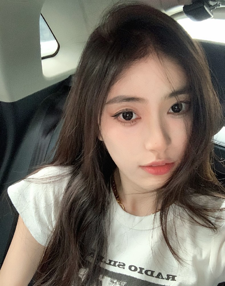 A2220 照片978张 视频235个 中国女 年轻小姐姐 生活日常 旅游 自拍多 视频包含实况Live 真实