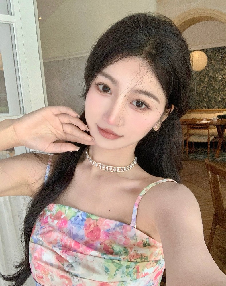 A2229 照片534张 视频83个 中国女 年轻小姐姐 生活日常 各地旅游 自拍多 视频有自拍 视频包含实况Live
