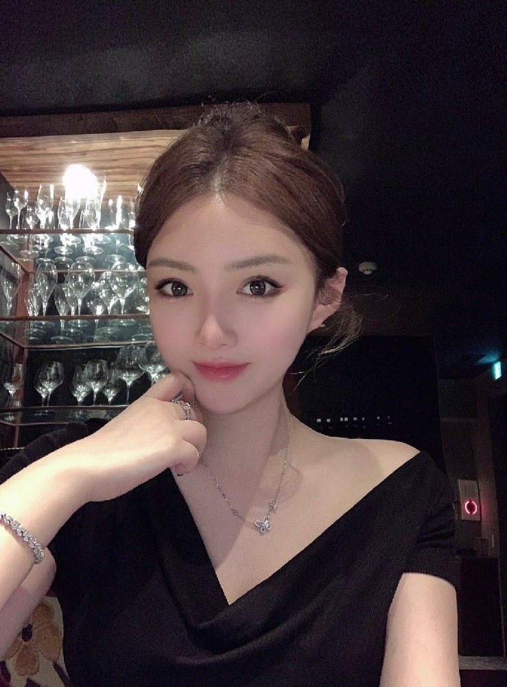 A2230 照片849张 视频38个 中国女 小资生活 生活日常 旅游 自拍多 美食 视频有自拍 视频包含实况Live