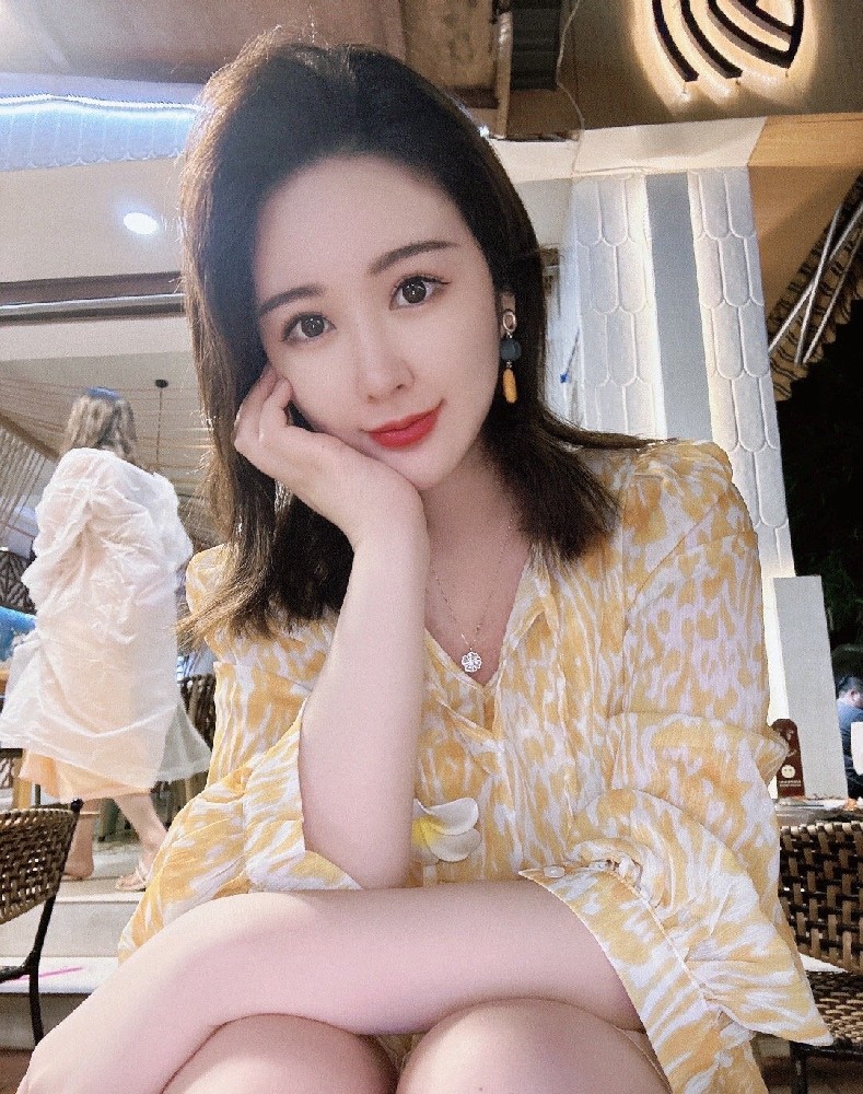 10UB05 照片4190张 视频113个 中国女 高颜值成熟气质少妇 模特 生活日常 旅游 宠物 自拍多 生活素材丰富 视频有自拍 视频包含实况Live