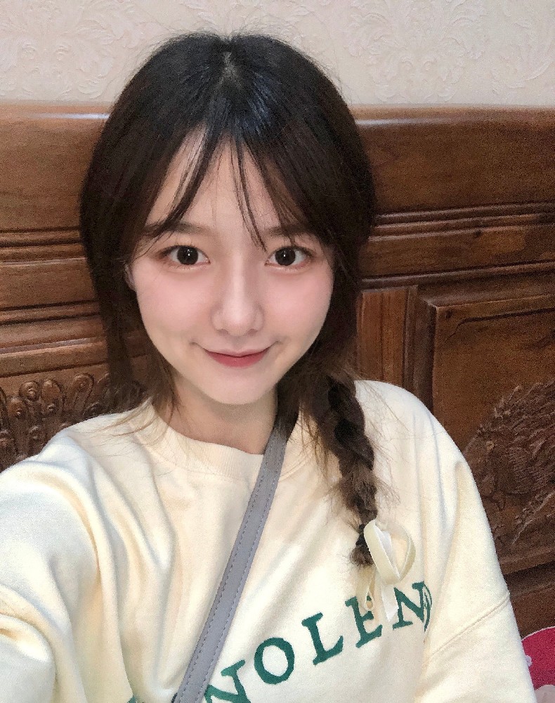A2233 照片337张 视频95个 中国女 学生 高颜值少女  可爱 真实 生活日常 自拍多 视频有自拍 视频包含实况Live