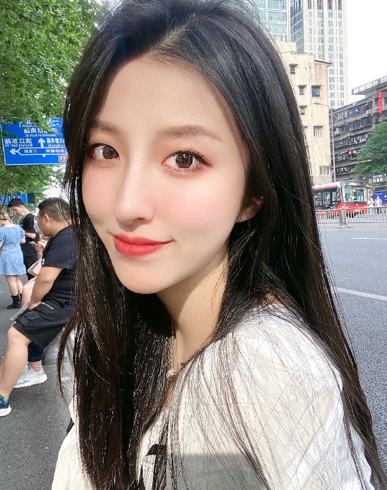 A2254 照片1843张 视频40个 中国女 高颜值气质少妇 空姐 生活日常 工作 各地旅游 运动 视频有自拍 视频包含实况Live