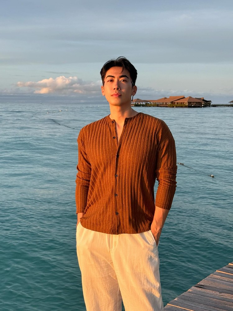 D163 照片3370张 视频23个 中国男 气质帅哥 各地旅行 生活日常 美食 正装 视频都是风景