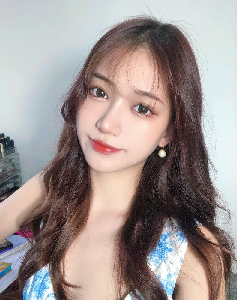 A2302 照片2125张 视频150个 中国女 高颜值美女 生活日常 旅游 自拍多 生活素材丰富 视频有自拍 视频包含实况Live
