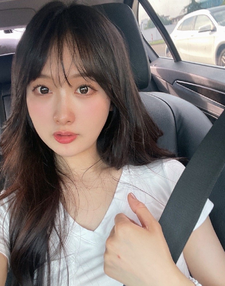 A2303 照片674张 视频145个 中国女 生活日常 旅游 视频有自拍 视频包含实况Live