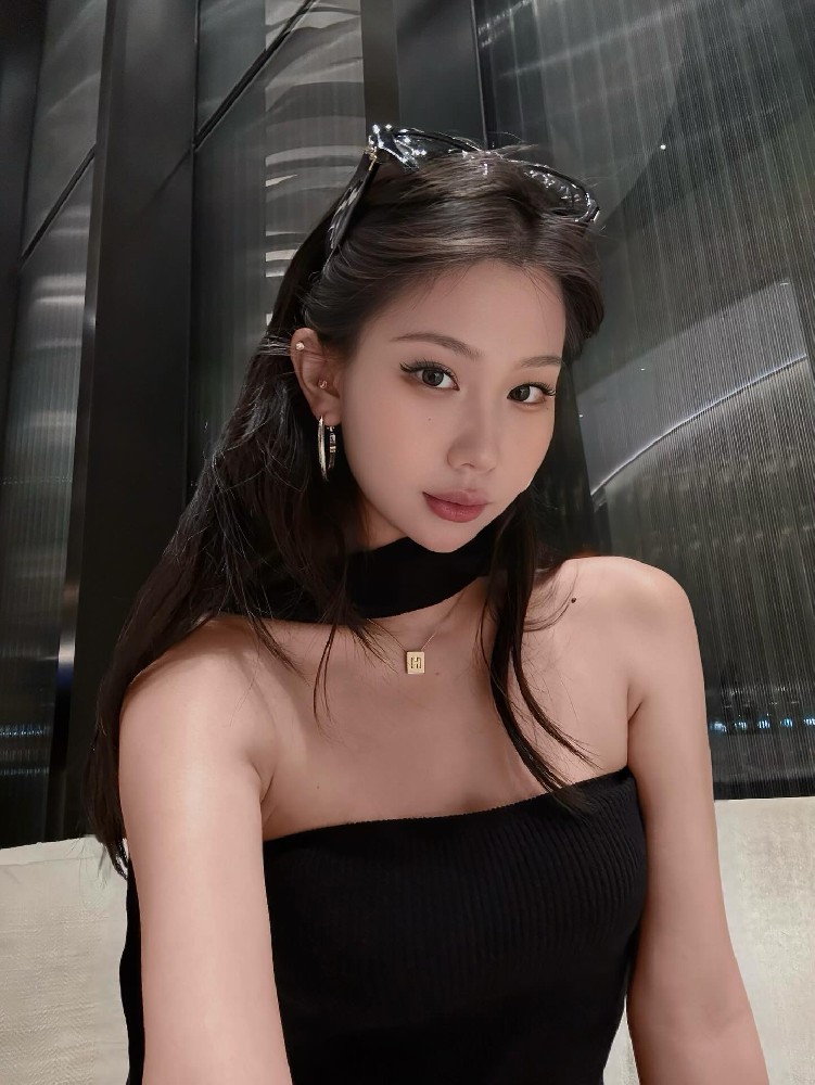 A2303IN 照片414张 视频2个 中国女 生活日常 旅游 美食 自拍多 曝光度低