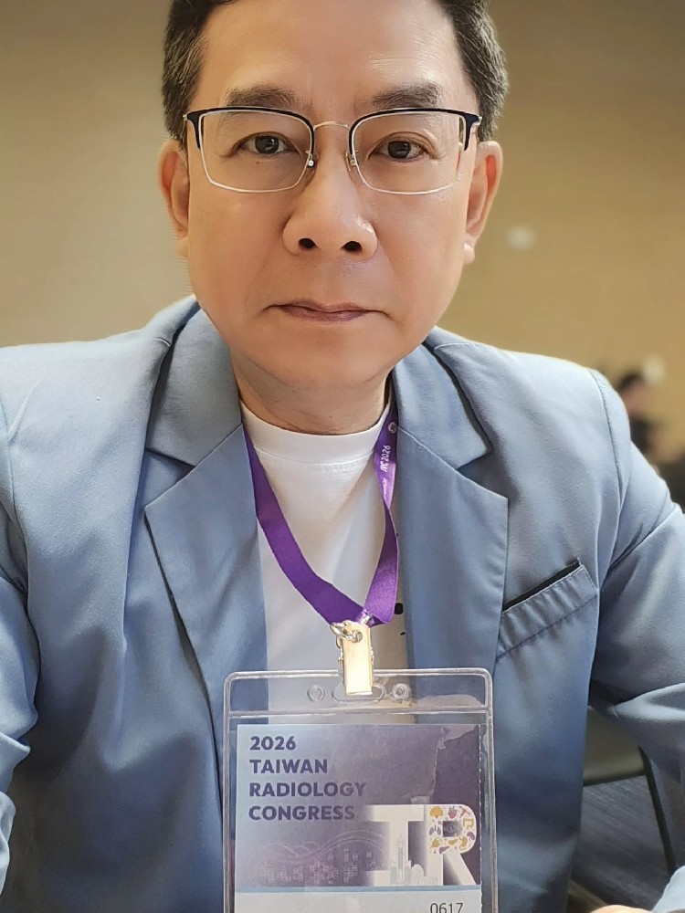 20UD250 照片180张 视频17个 台湾 医生 中老年 生活日常 工作 正装 视频有自拍 曝光度特低 粉丝数400+