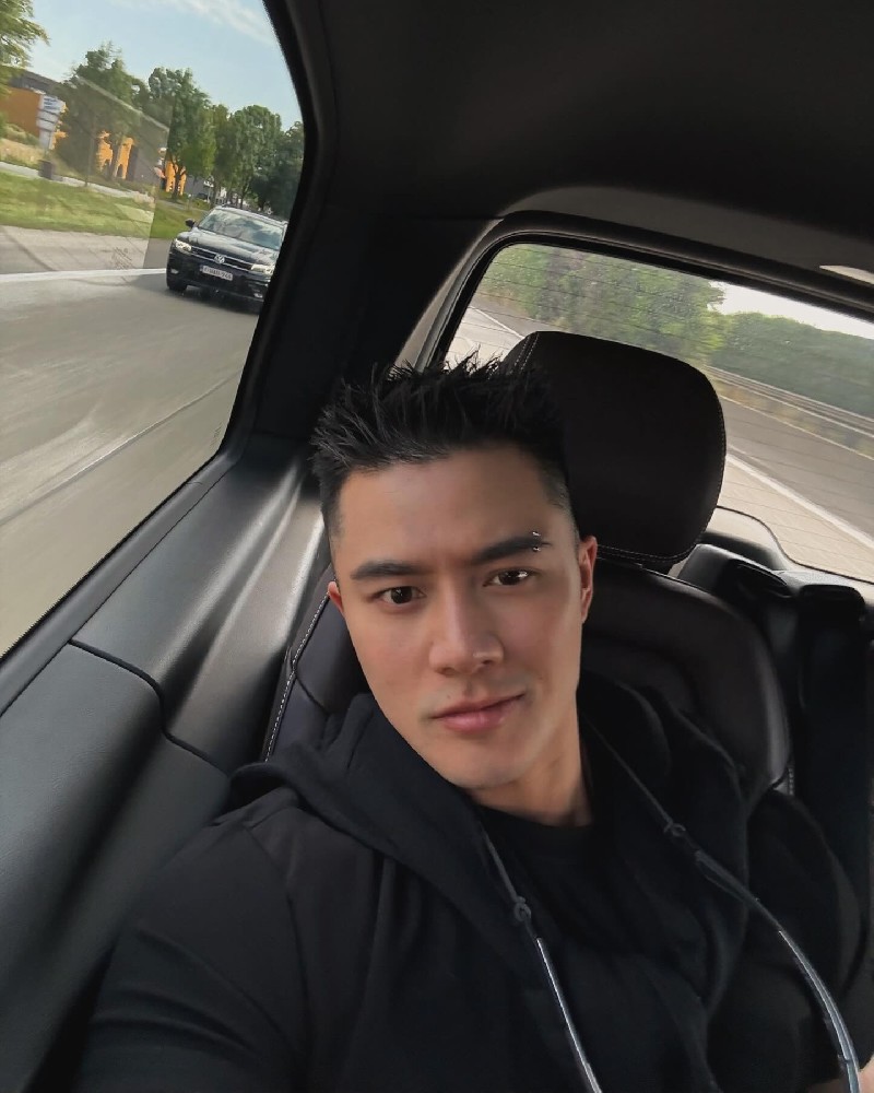 D287 照片639张 视频7个 中国男 气质帅哥 高端生活 豪车 游艇 高尔夫 生活日常 旅游 健身 腹肌 生活素材丰富