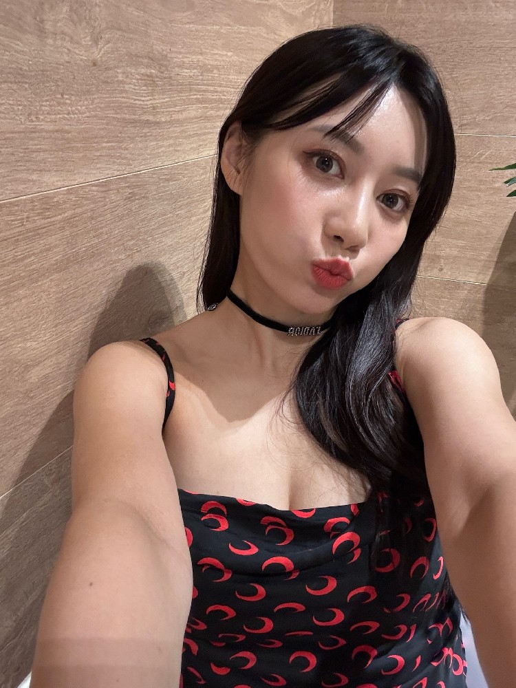 A2315 照片4239张 视频56个 台湾 气质少妇 美女宝妈 生活日常 旅游 带娃 高尔夫 健身 瑜伽 比基尼 美食 省会素材丰富 视频有自拍
